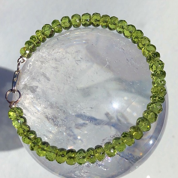Genuine NEW Faceted Peridot Gemstone Bracelet! - Picture 8 of 8